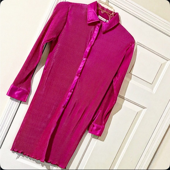 Sincerly Jules Dresses & Skirts - Sincerely Jules Fuchsia Pleated Dress